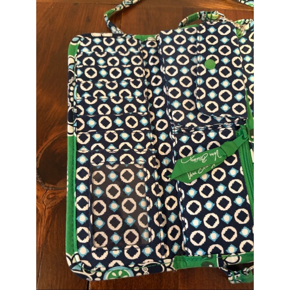 VERA BRADLEY Sleek Wallet Crossbody Cupcake Green 10613-021 - Picture 8 of 12